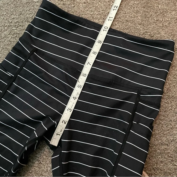Zyia Active Striped Crop Athletic Athleisure Loungewear Leggings w/ Pockets 2 - Picture 7 of 8